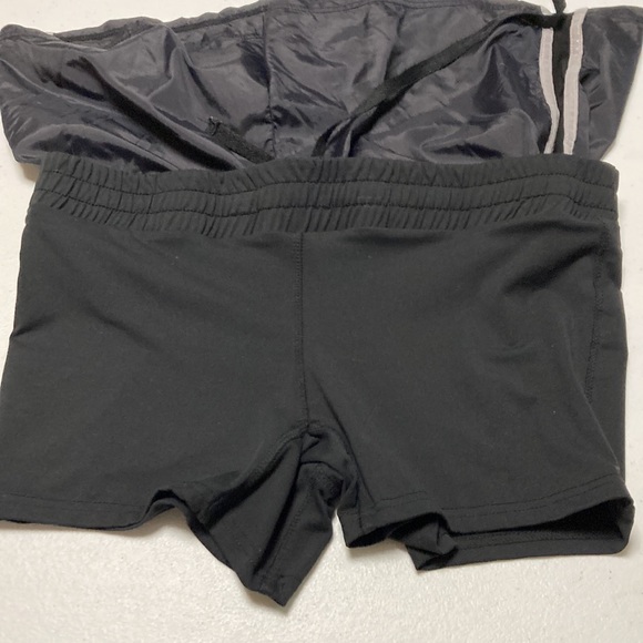 Fabletics 2 in 1 Activewear Shorts - Picture 6 of 6